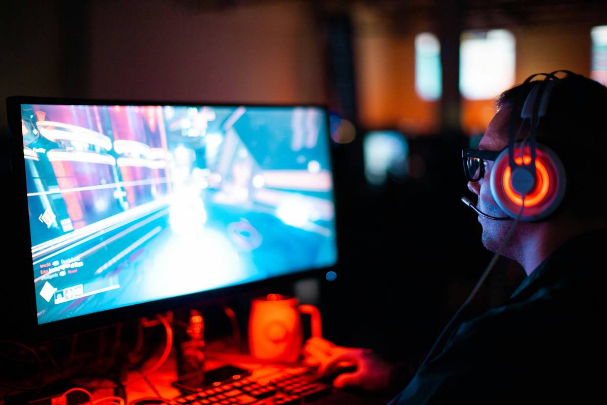 Streamer using professional streaming light gaming setup with softbox and bias lighting